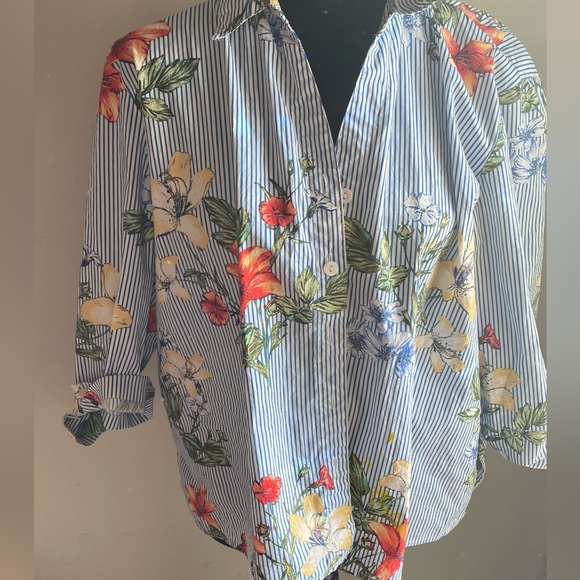 A cropped blue and white striped dress shirt with red and yellow Hawaiian - Picture 3 of 10